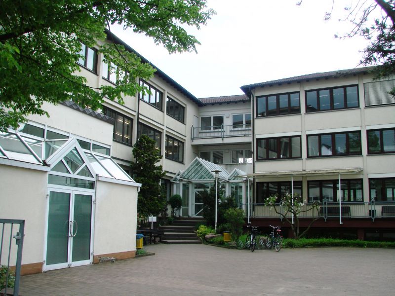 Schulhaus in Damm